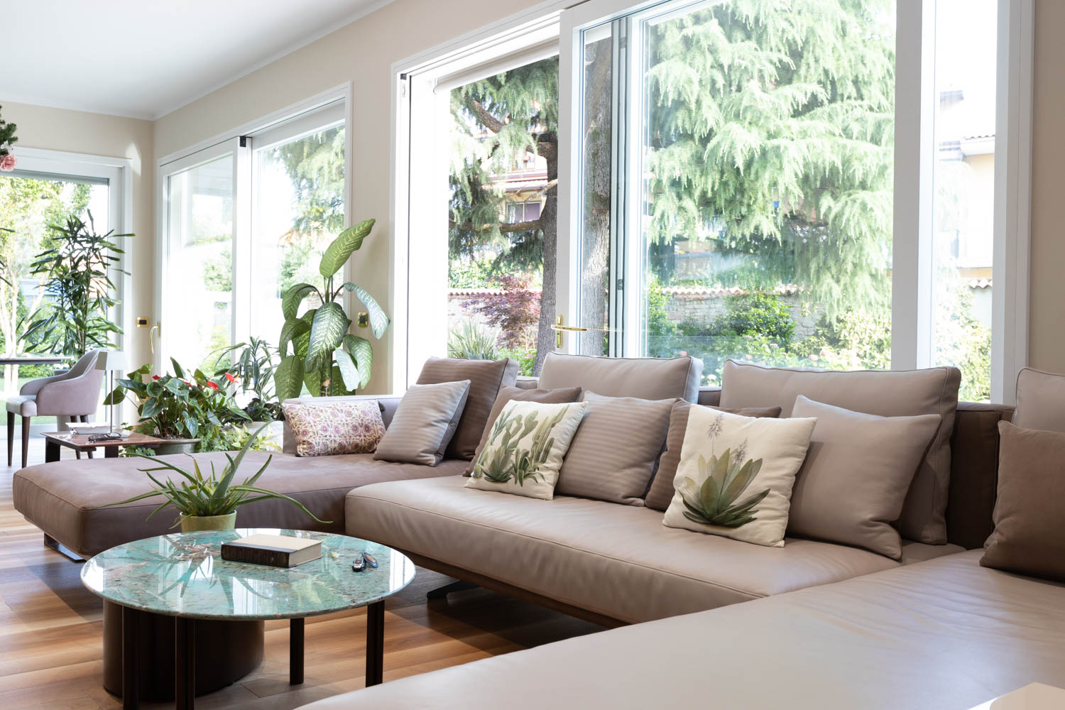 What are the latest trends in the use of leather for luxury furniture?