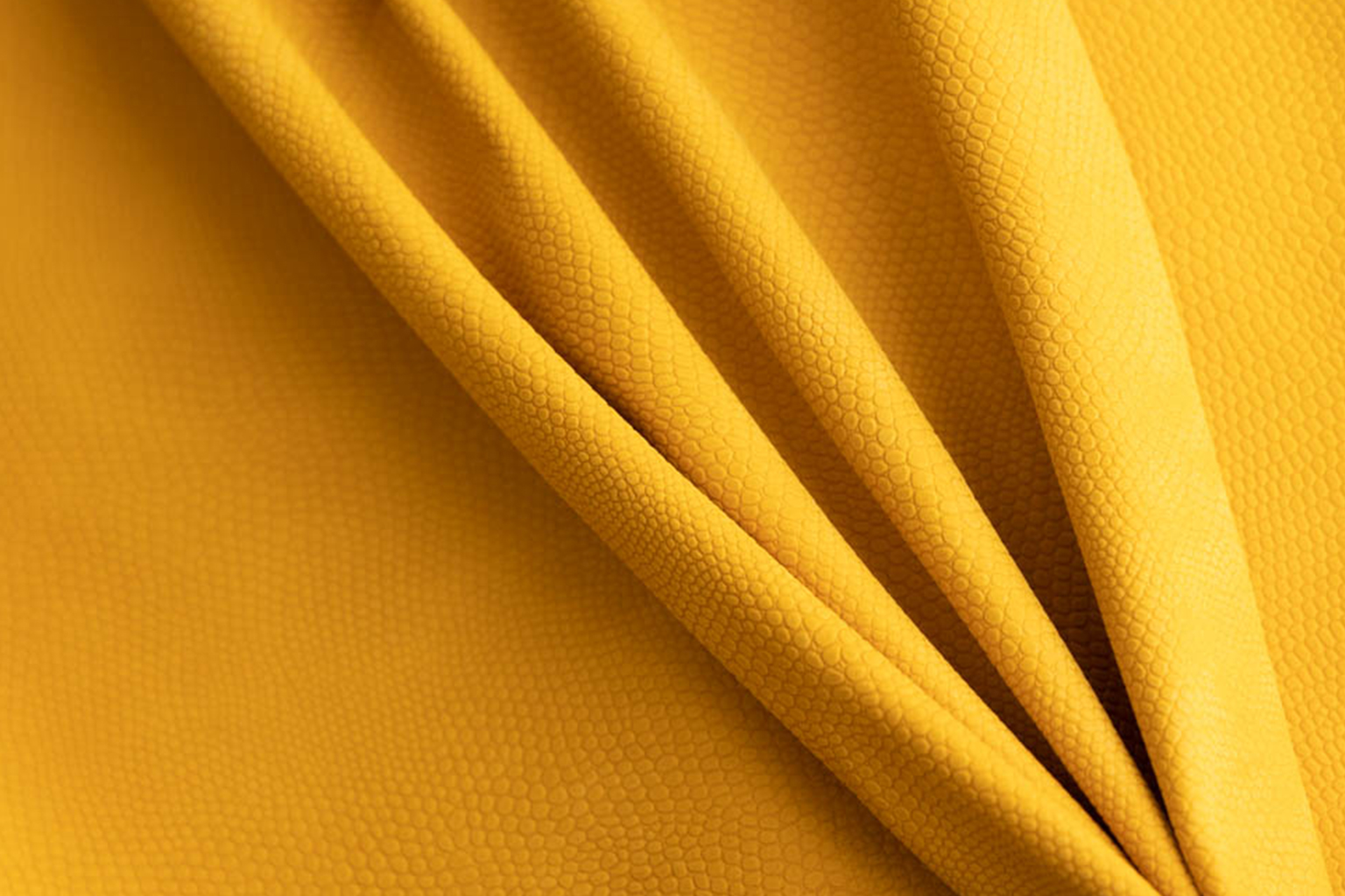 Leather Colour: How Grain and Finish Change Its Appearance